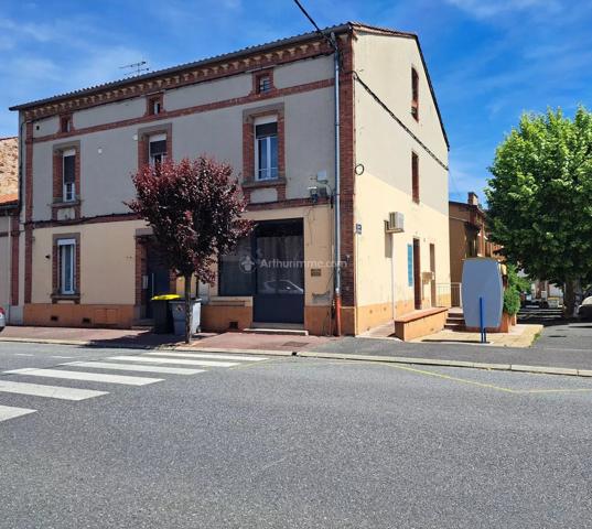 Location                                                      Local commercial
                        
                     3 pièces                      32 m2                     à Blaye-les-Mines