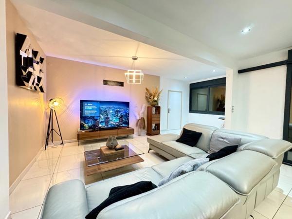 EN EXCLUSIVITE - A VENDRE - PROPRIETE D'EXCEPTION AVEC VUE MER IMPRENABLE & STUDIO ATTENANT - SAINTE ANNE