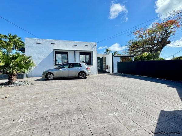 EN EXCLUSIVITE - A VENDRE - PROPRIETE D'EXCEPTION AVEC VUE MER IMPRENABLE & STUDIO ATTENANT - SAINTE ANNE