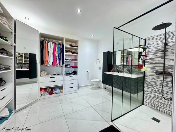 EN EXCLUSIVITE - A VENDRE - PROPRIETE D'EXCEPTION AVEC VUE MER IMPRENABLE & STUDIO ATTENANT - SAINTE ANNE