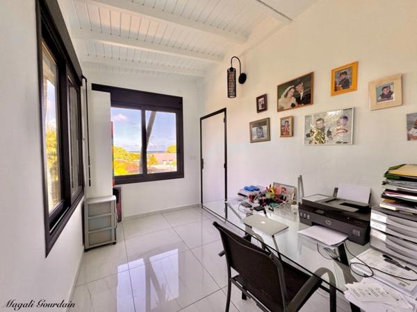 EN EXCLUSIVITE - A VENDRE - PROPRIETE D'EXCEPTION AVEC VUE MER IMPRENABLE & STUDIO ATTENANT - SAINTE ANNE
