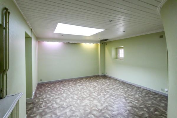 Saint-Ouën-des-Toits (53410) Maison comprenant une appartement et ancien commerce