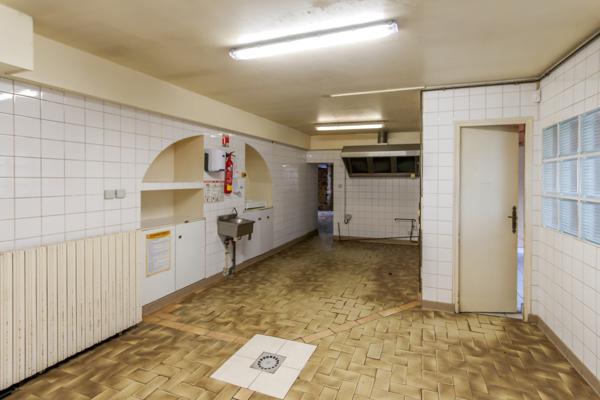 Saint-Ouën-des-Toits (53410) Maison comprenant une appartement et ancien commerce