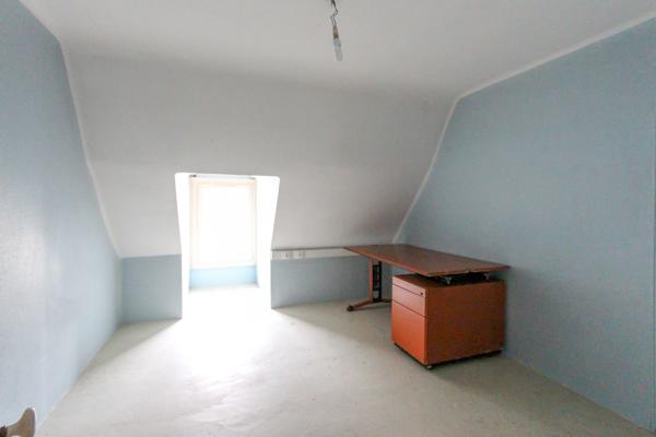 Saint-Ouën-des-Toits (53410) Maison comprenant une appartement et ancien commerce