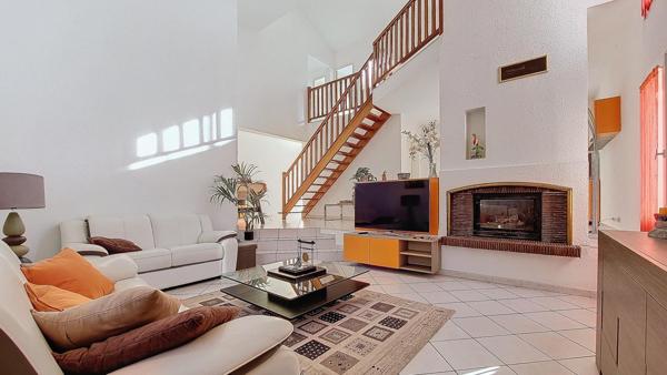 SUPERBE VILLA 4 FACES - 3 CHAMBRES - PISCINE -