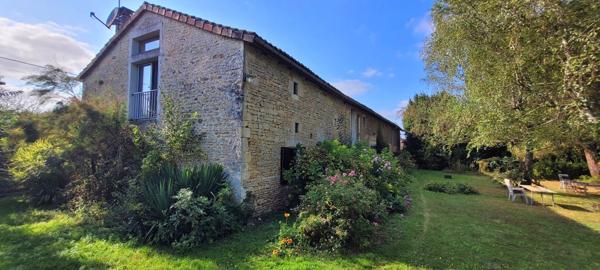Saint-Front (16460) VIAGER OCCUPÉ,BOUQUET 101 462 € ,RENTE 630 € ,POUR UNE DAME DE 83 ANS ,MAISON DE CAMPAGNE AVEC GRANGE DE 144 M