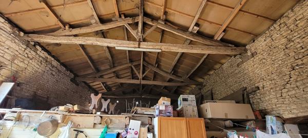 Saint-Front (16460) VIAGER OCCUPÉ,BOUQUET 101 462 € ,RENTE 630 € ,POUR UNE DAME DE 83 ANS ,MAISON DE CAMPAGNE AVEC GRANGE DE 144 M