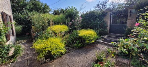 Saint-Front (16460) VIAGER OCCUPÉ,BOUQUET 101 462 € ,RENTE 630 € ,POUR UNE DAME DE 83 ANS ,MAISON DE CAMPAGNE AVEC GRANGE DE 144 M