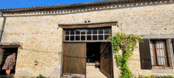 Saint-Front (16460) VIAGER OCCUPÉ,BOUQUET 101 462 € ,RENTE 630 € ,POUR UNE DAME DE 83 ANS ,MAISON DE CAMPAGNE AVEC GRANGE DE 144 M