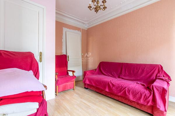 PARIS 18EME - RUE ORDENER - A RENOVER 210 000 € **  - Référence  6892-NG