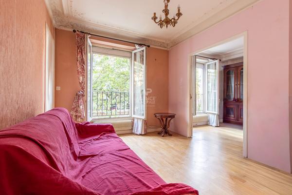 PARIS 18EME - RUE ORDENER - A RENOVER 210 000 € **  - Référence  6892-NG