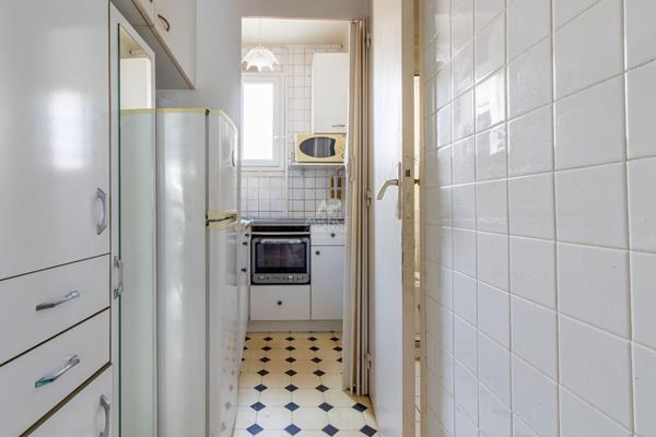 PARIS 18EME - RUE ORDENER - A RENOVER 210 000 € **  - Référence  6892-NG