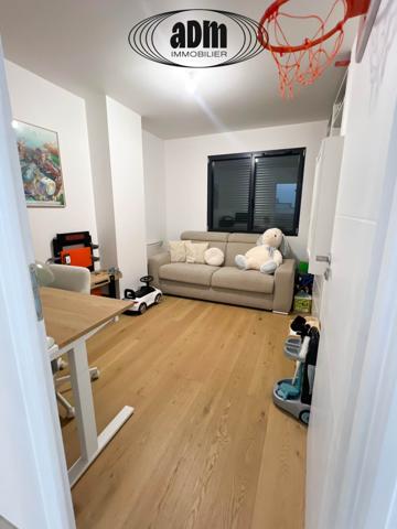 Maison
                                                                                                                                                                                                                                                                                                                        5 pièce(s)                                                                                                                                                                                                          4 chambre(s)                                                                                                                                                                                                          130  m²