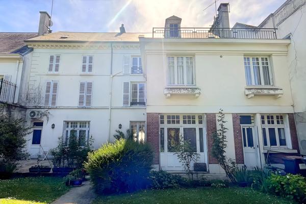 Maison
                                                                                                                                                                                                                                                                                                                        10 pièce(s)                                                                                                                                                                                                          8 chambre(s)                                                                                                                                                                                                          331  m²
