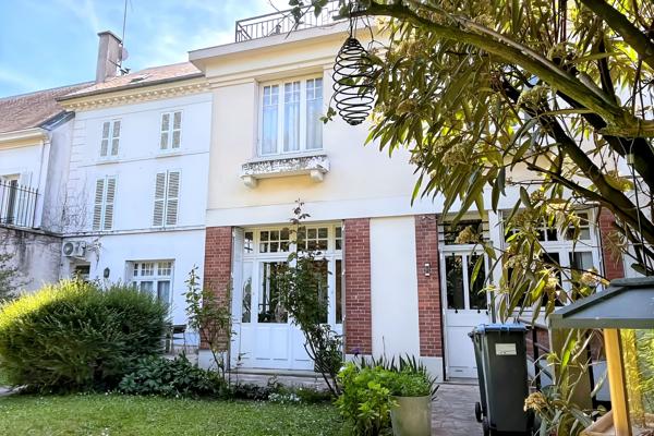 Maison
                                                                                                                                                                                                                                                                                                                        10 pièce(s)                                                                                                                                                                                                          8 chambre(s)                                                                                                                                                                                                          331  m²