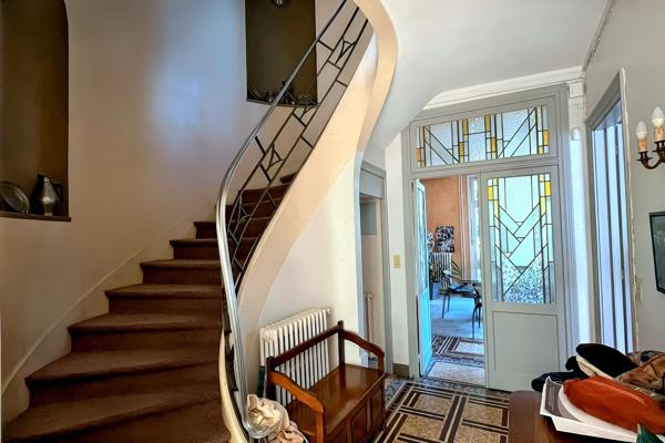 Maison
                                                                                                                                                                                                                                                                                                                        10 pièce(s)                                                                                                                                                                                                          8 chambre(s)                                                                                                                                                                                                          331  m²