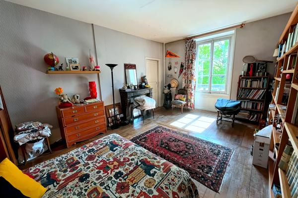 Maison
                                                                                                                                                                                                                                                                                                                        10 pièce(s)                                                                                                                                                                                                          8 chambre(s)                                                                                                                                                                                                          331  m²