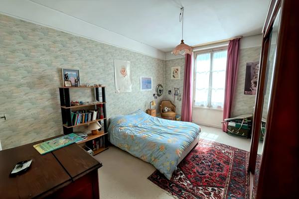 Maison
                                                                                                                                                                                                                                                                                                                        10 pièce(s)                                                                                                                                                                                                          8 chambre(s)                                                                                                                                                                                                          331  m²