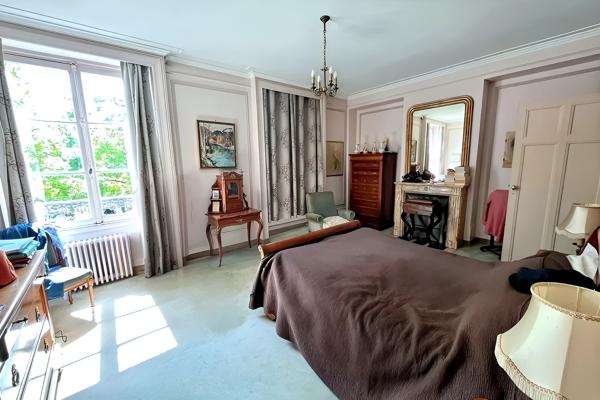 Maison
                                                                                                                                                                                                                                                                                                                        10 pièce(s)                                                                                                                                                                                                          8 chambre(s)                                                                                                                                                                                                          331  m²