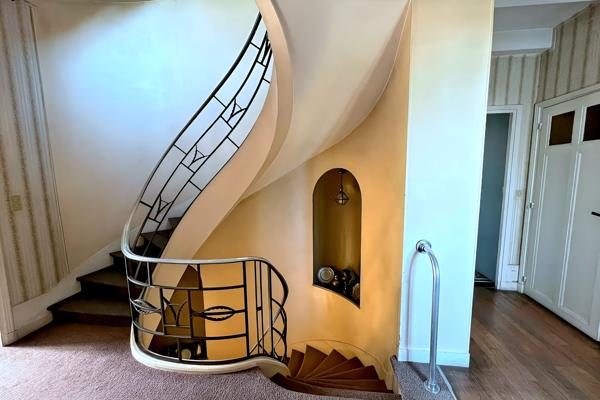 Maison
                                                                                                                                                                                                                                                                                                                        10 pièce(s)                                                                                                                                                                                                          8 chambre(s)                                                                                                                                                                                                          331  m²