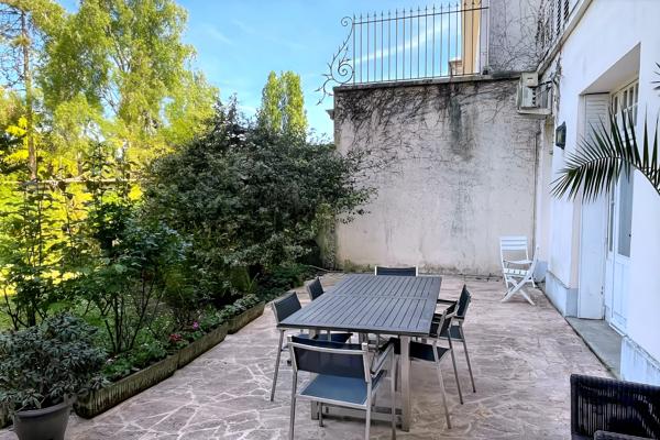 Maison
                                                                                                                                                                                                                                                                                                                        10 pièce(s)                                                                                                                                                                                                          8 chambre(s)                                                                                                                                                                                                          331  m²