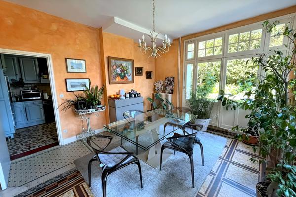 Maison
                                                                                                                                                                                                                                                                                                                        10 pièce(s)                                                                                                                                                                                                          8 chambre(s)                                                                                                                                                                                                          331  m²