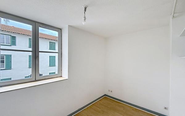 Immeuble à vendre    15 pièces • 214 m2 Bayonne