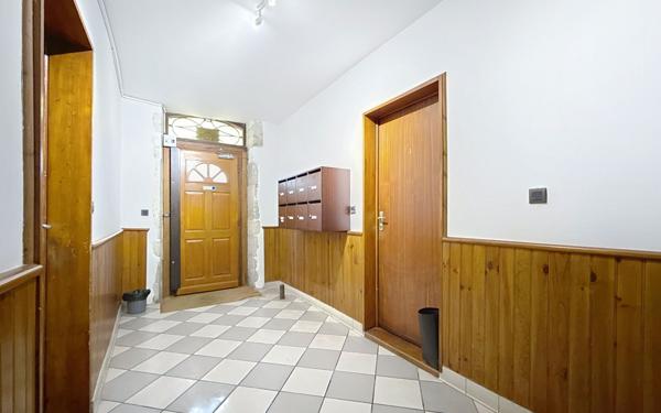 Immeuble à vendre    15 pièces • 214 m2 Bayonne