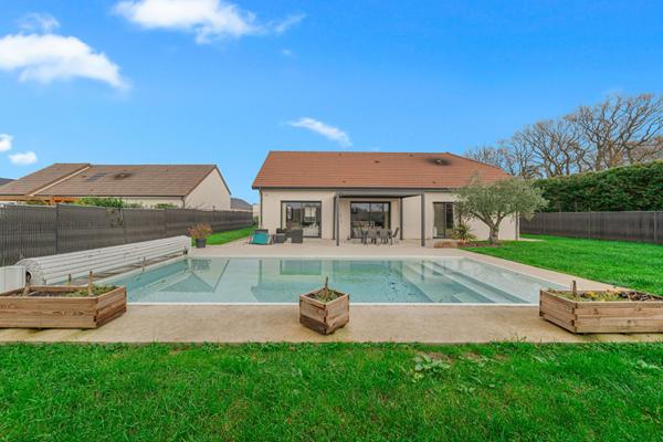 Maison contemporaine de plain-pied à vendre à Chatenoy en Bresse - 4 chambres, piscine et garage