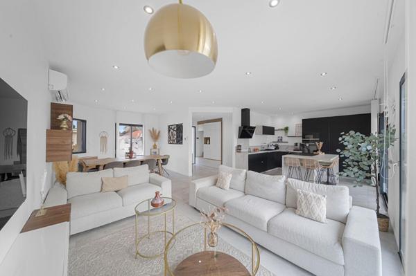 Maison contemporaine de plain-pied à vendre à Chatenoy en Bresse - 4 chambres, piscine et garage