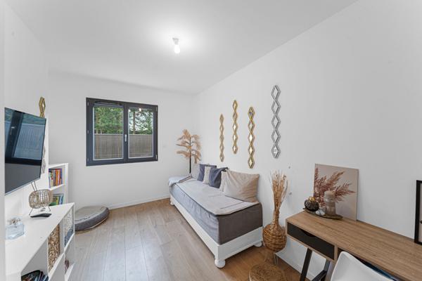 Maison contemporaine de plain-pied à vendre à Chatenoy en Bresse - 4 chambres, piscine et garage