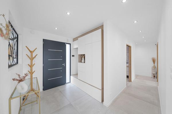 Maison contemporaine de plain-pied à vendre à Chatenoy en Bresse - 4 chambres, piscine et garage