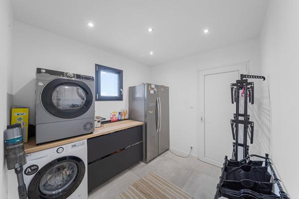 Maison contemporaine de plain-pied à vendre à Chatenoy en Bresse - 4 chambres, piscine et garage