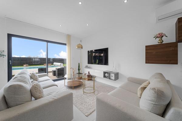 Maison contemporaine de plain-pied à vendre à Chatenoy en Bresse - 4 chambres, piscine et garage