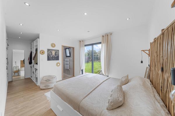 Maison contemporaine de plain-pied à vendre à Chatenoy en Bresse - 4 chambres, piscine et garage