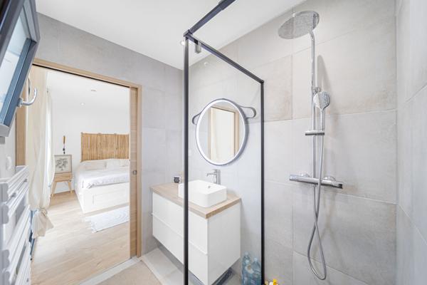 Maison contemporaine de plain-pied à vendre à Chatenoy en Bresse - 4 chambres, piscine et garage