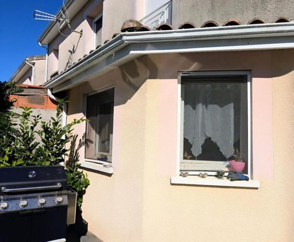 Maison lumineuse avec jardin et garage ? Idéal investisseur ? Saint-Quentin-de-Baron (30 min de Bordeaux)