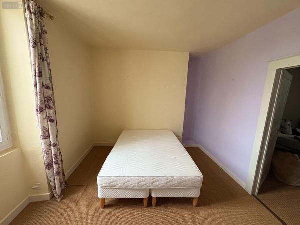 Maison de ville à vendre à Saint-Gaultier dans l'Indre (36800), ref : 037/2544