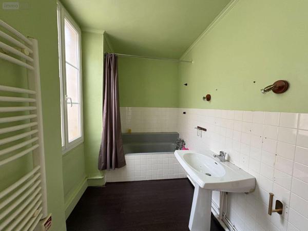 Maison de ville à vendre à Saint-Gaultier dans l'Indre (36800), ref : 037/2544