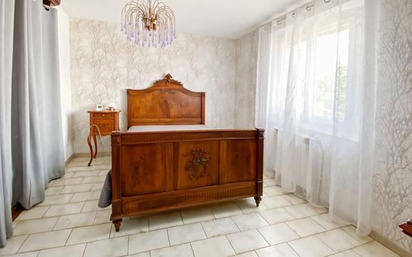 Maison à vendre    5 pièces •  Peyruis