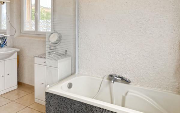 Maison à vendre    5 pièces •  Peyruis