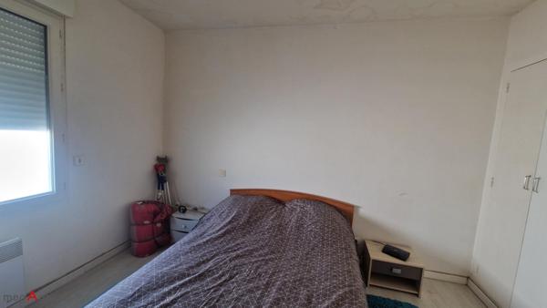 Immeuble à SAINT-JEAN-D'ANGELY, 17400 - 79m²