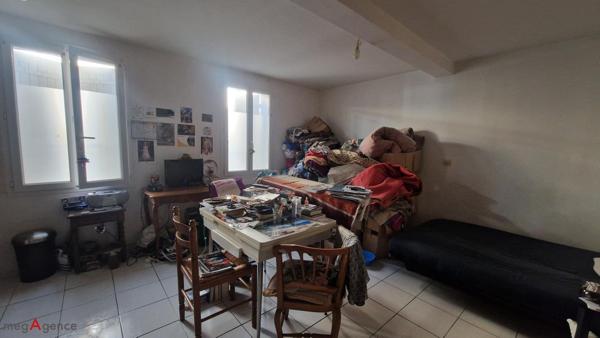 Immeuble à SAINT-JEAN-D'ANGELY, 17400 - 79m²