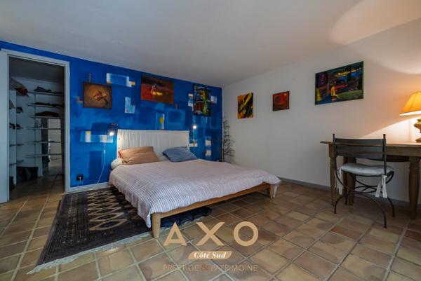 EXCLUSIVITE - LE PUY SAINTE REPARADE - VILLA 217m2 sur 9000m2 de terrain - 495 000