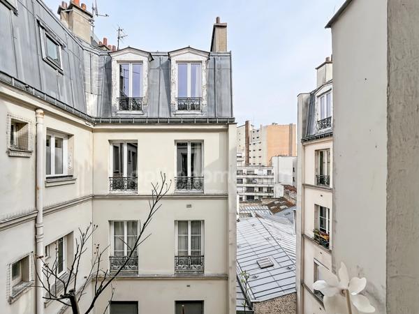 Paris 18ème arrondissement, 2 pièces au calme avec ascenseur et cave, à deux pas des transports