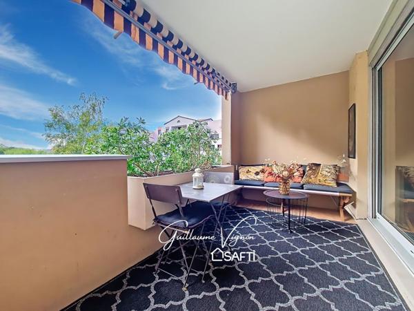 T4 traversant rénové dans une résidence unique