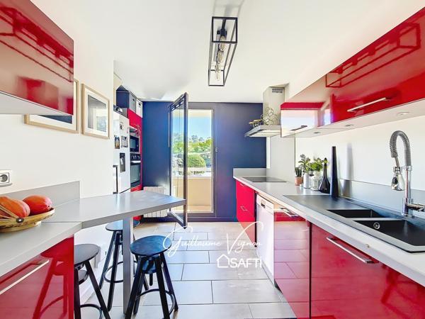 T4 traversant rénové dans une résidence unique