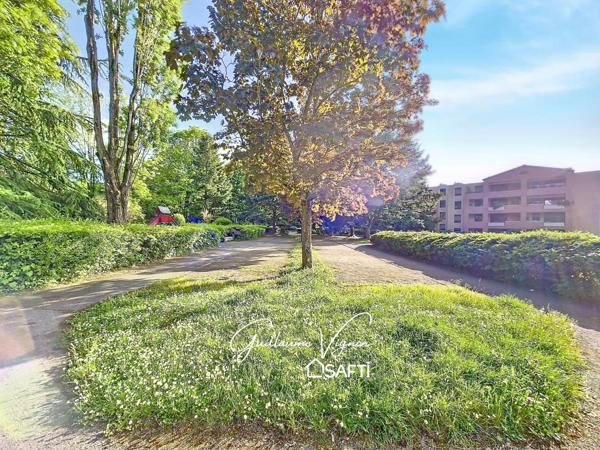 T4 traversant rénové dans une résidence unique