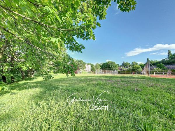 T4 traversant rénové dans une résidence unique