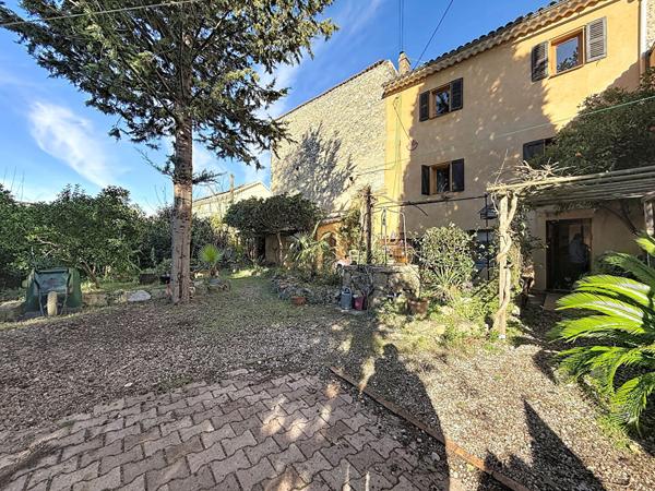 Maison Grasse Saint-Antoine 7 pièce(s) 202 m2 - 1518 m2 - 5 Chambres, terrain plat et au calme absolu